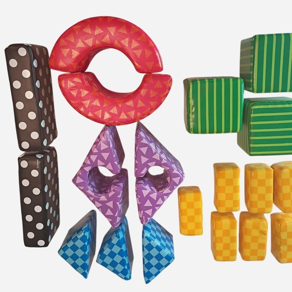 LakeShore Colorful Geometric Foam Play Set